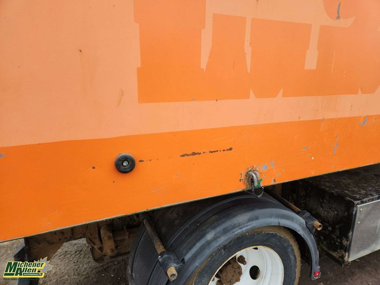 2016-isuzu-npr-image-26