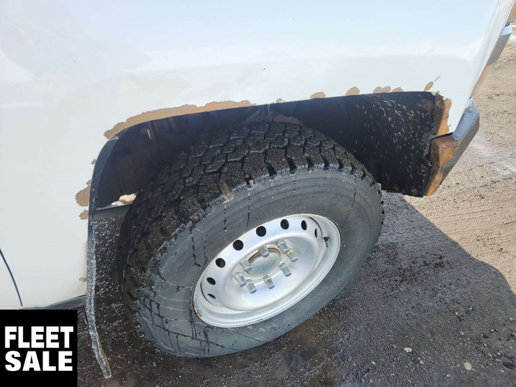 2015-chevrolet-silverado-3500hd-image-31