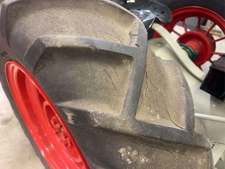 1927-fordson-with-continental-corn-picker-image-37