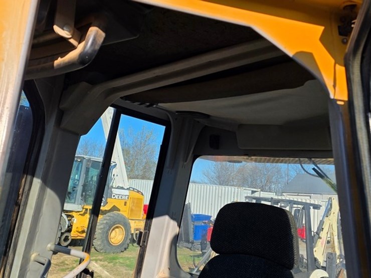 2005-caterpillar-d4g-xl-image-67