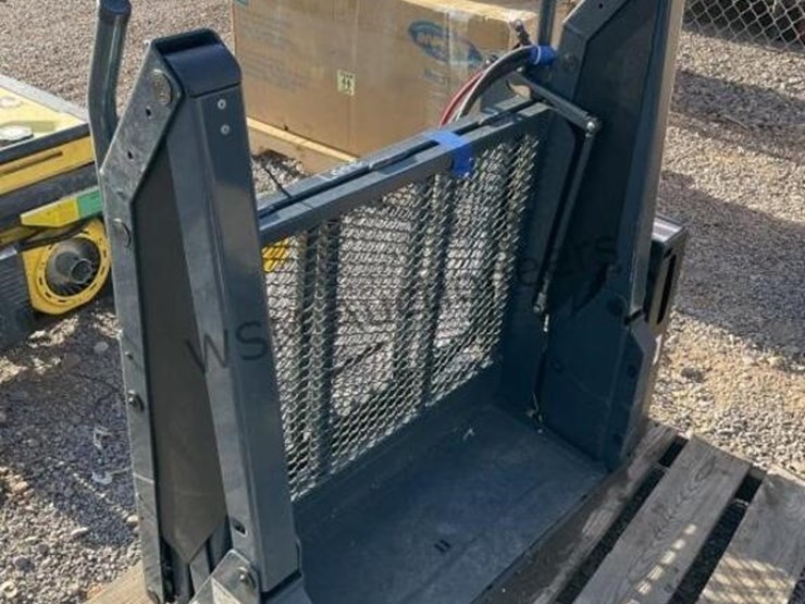 ricon-electric-wheelchair-lift-image-2