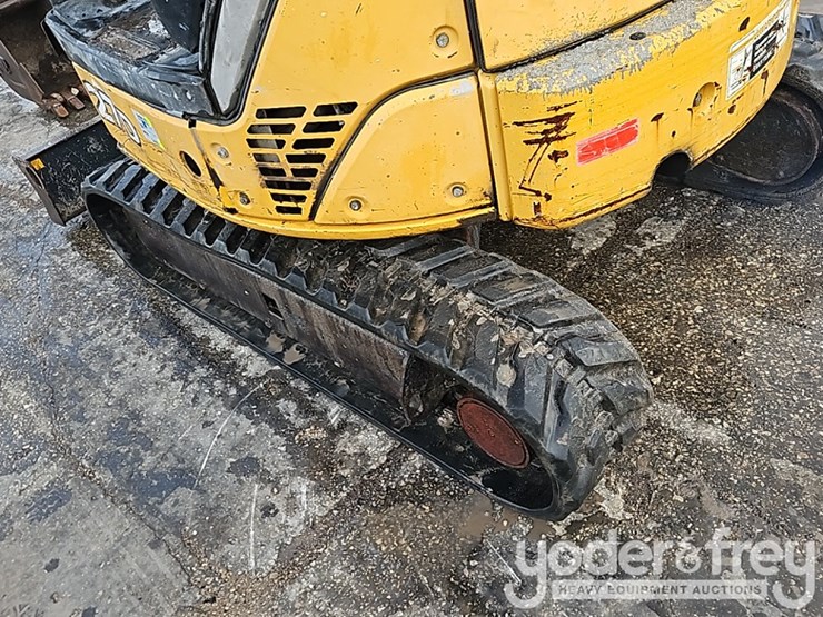 2015-deere-27d-image-27