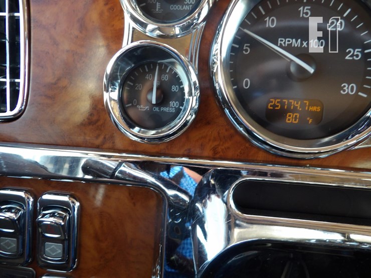 2008-peterbilt-389-image-40