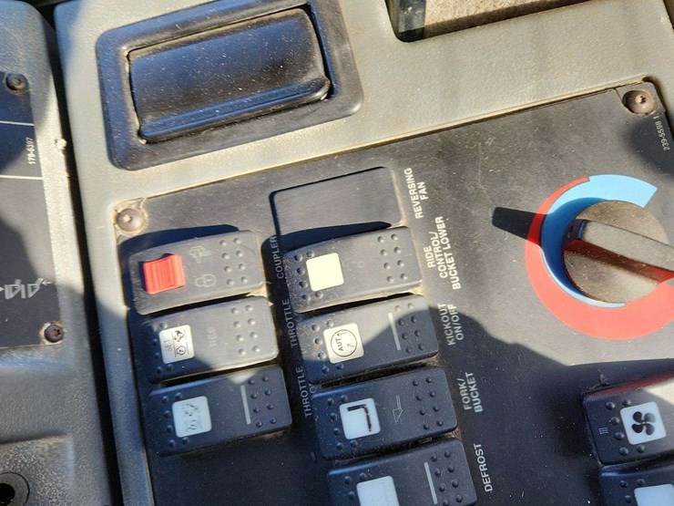 2005-caterpillar-924g-image-14