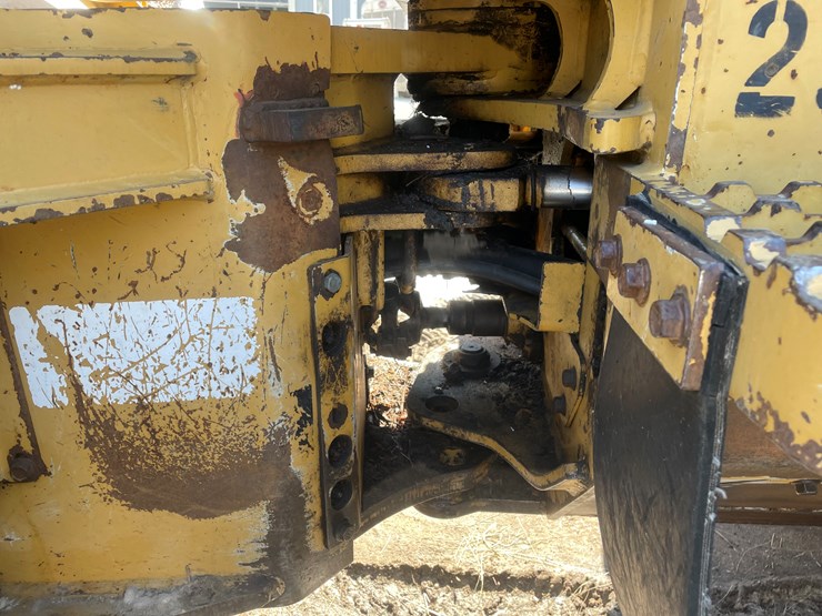 2008-caterpillar-553-image-15