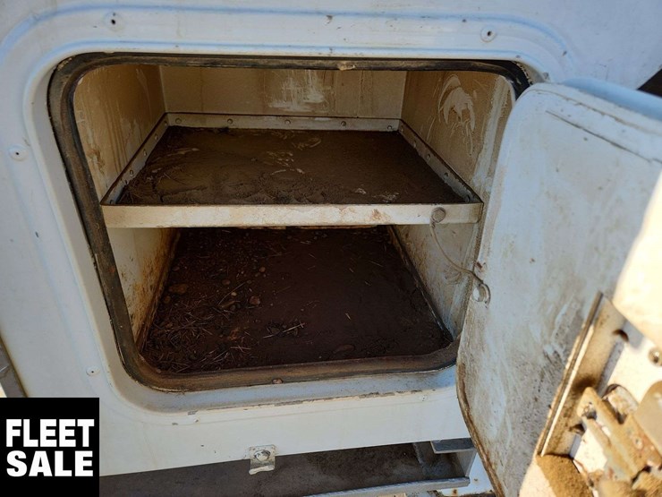 2020-freightliner-m2-106-image-24