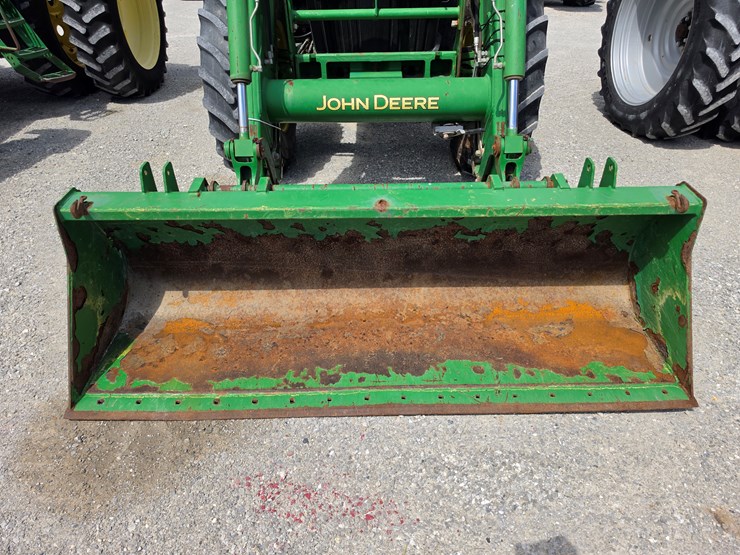 2014-john-deere-7210r-image-3