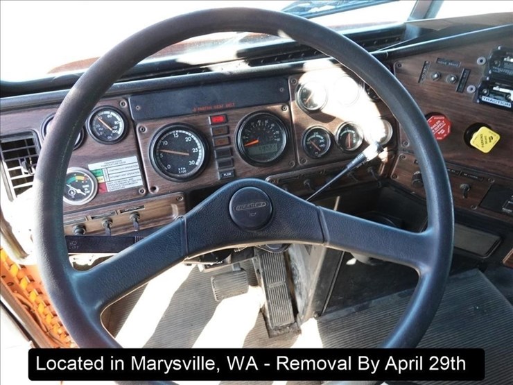 2000-freightliner-fld120-image-20