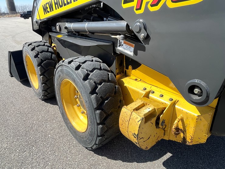 new-holland-l170-image-25