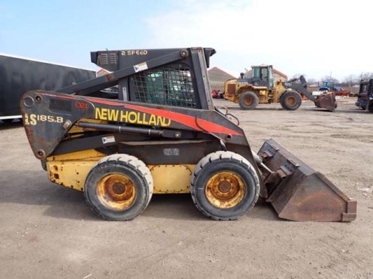 2005-new-holland-ls185b-image-4