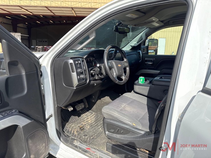 2018-chevrolet-silverado-2500-lt-image-12