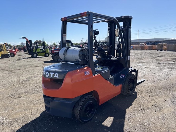 2017-toyota-8fgu30-image-3