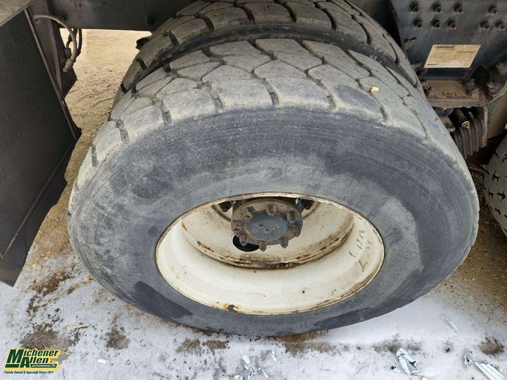 2019-peterbilt-520-image-8