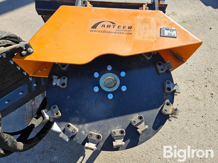 2025-massey-ferguson-730-image-9