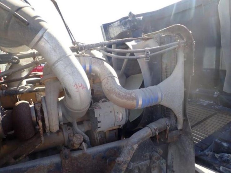 2001-freightliner-fld112-image-27