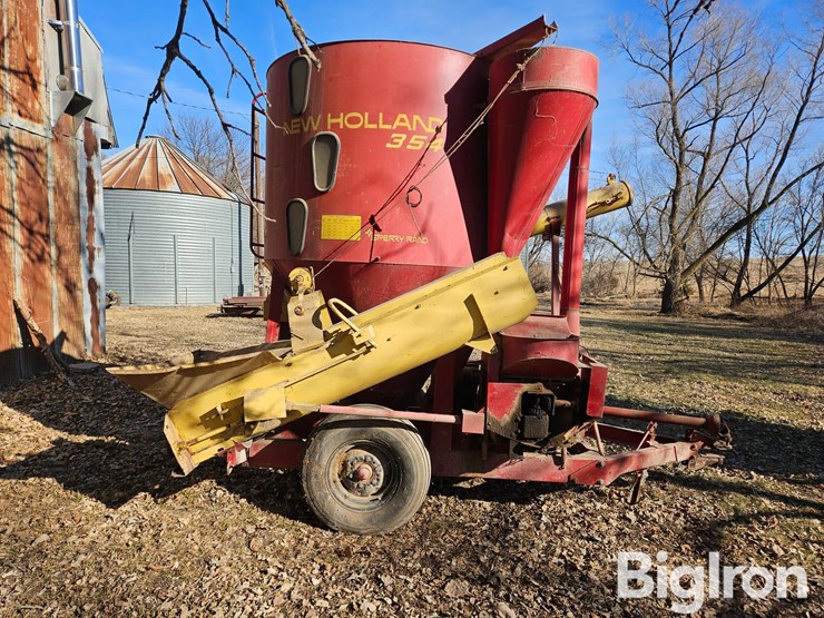 new-holland-354-image-4