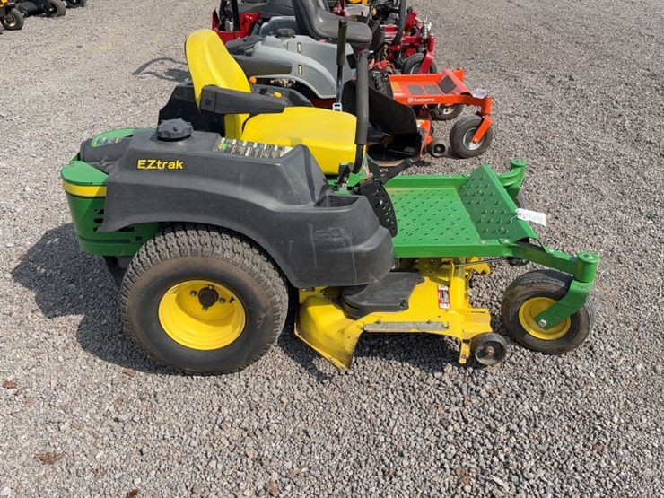 #4063-•-john-deere-eztrak-zero-turn-mower-image-7