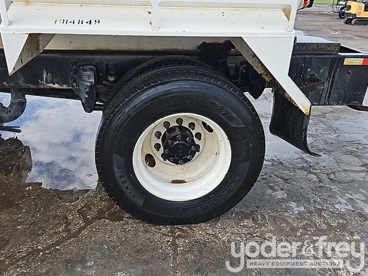 2017-peterbilt-337-image-14