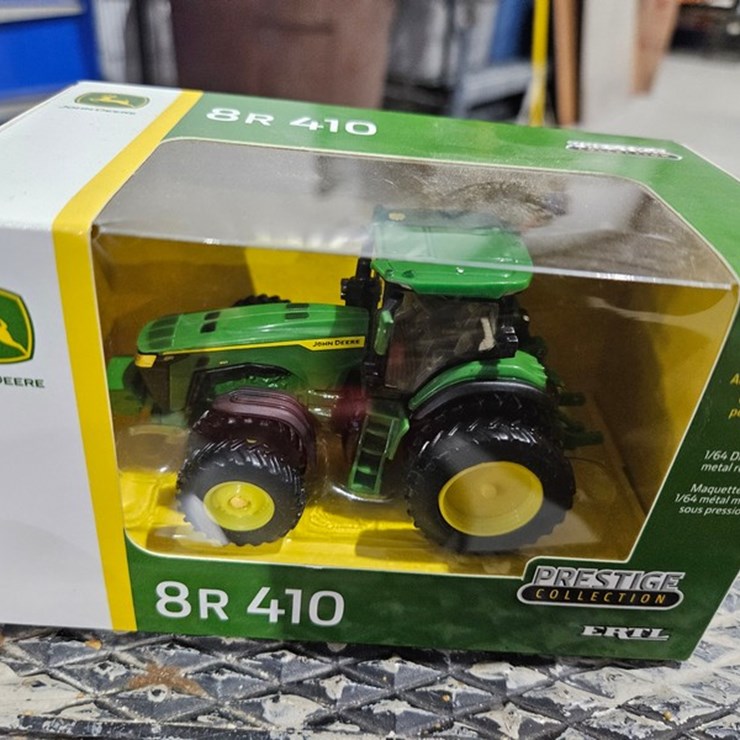 #1001 • John Deere 8R 410 1/64 Die Cast Toy Tractor