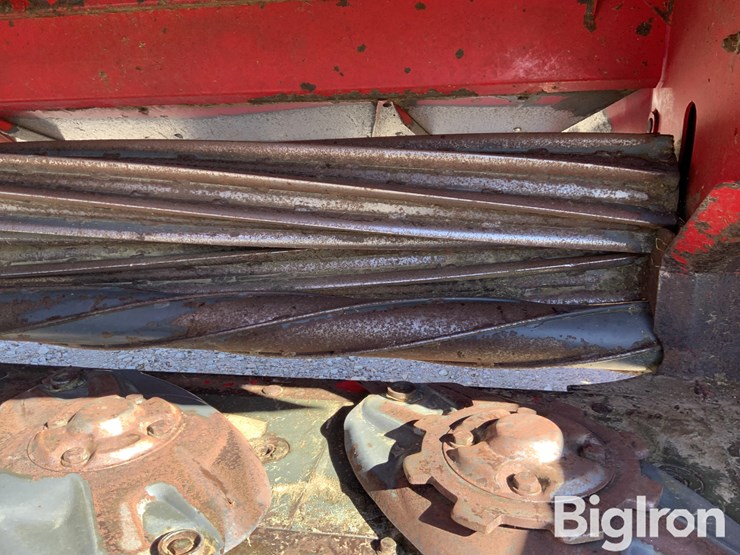 2017-massey-ferguson-1383-image-13