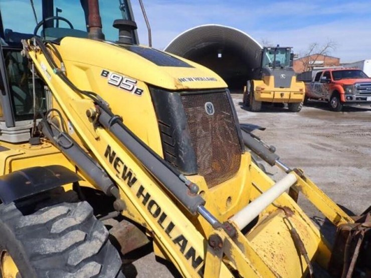 2012-new-holland-b95b-image-32