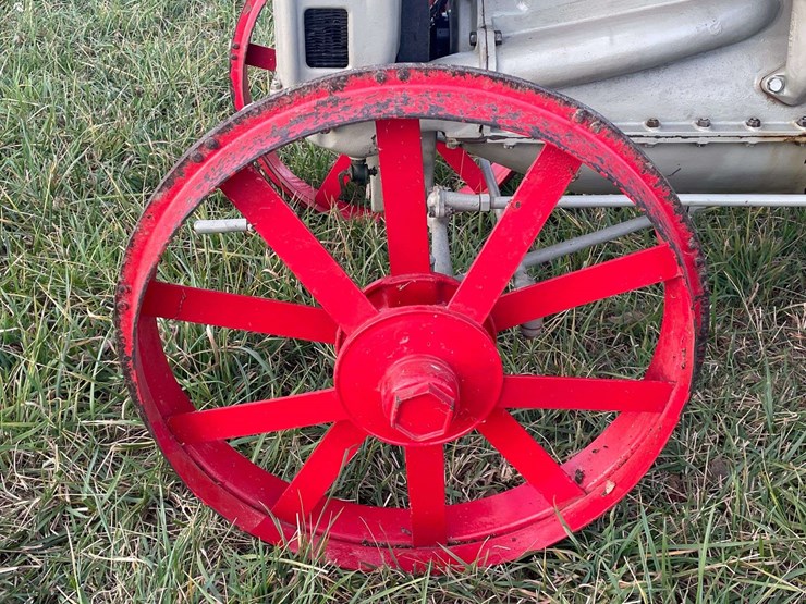 1917-experimental-fordson-tractor-(oldest-fordson-tractor-in-the-world)-image-11