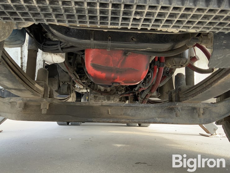 2014-freightliner-m2-106-image-18