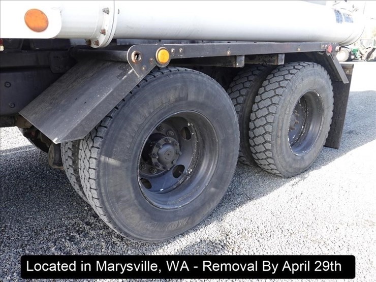 2005-international-7600-image-35