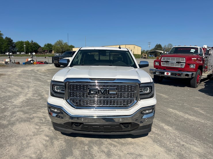 2017-gmc-sierra-1500-image-2
