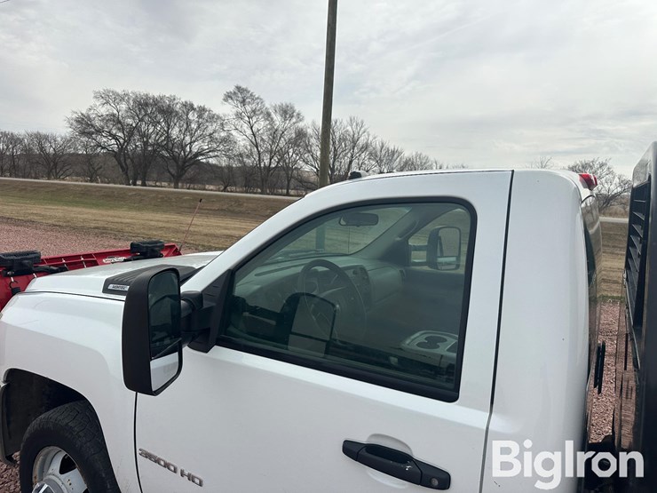 2010-chevrolet-3500-image-18