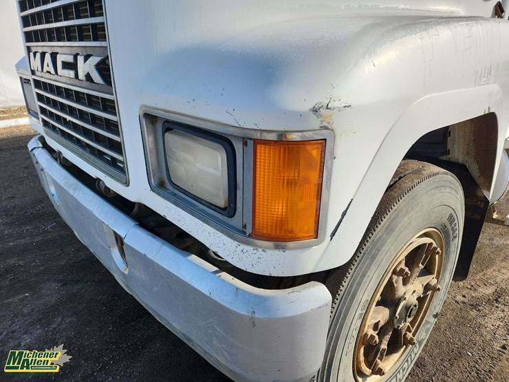 1998-mack-ch613-image-40
