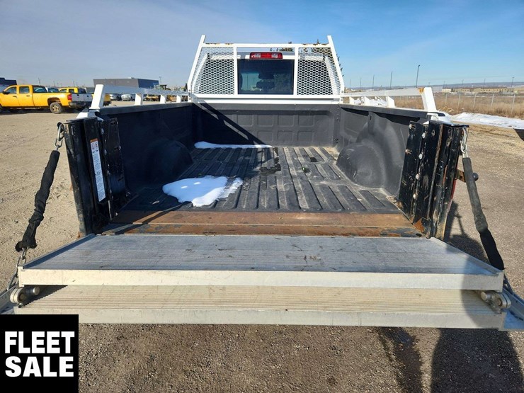 2018-dodge-3500-image-16