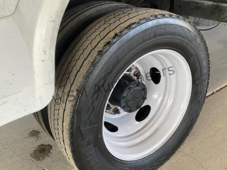 2017-ford-f550-image-8