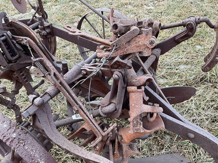 two-bottom-oliver-plow-image-17