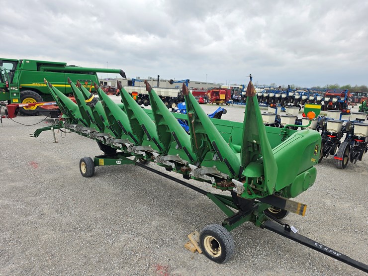 2010-john-deere-608c-image-1