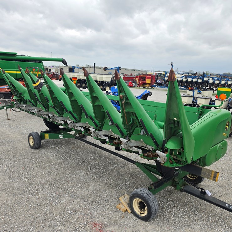 2010 JOHN DEERE 608C