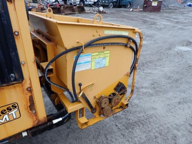 2004-trackless-rmt5t-series-v-4x4-sidewalk-tractor-image-39