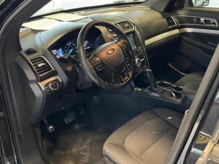 2016-ford-explorer-xlt-image-24