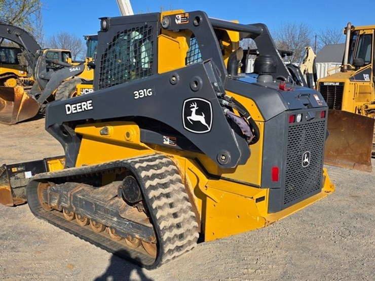 2023-deere-331g-image-3