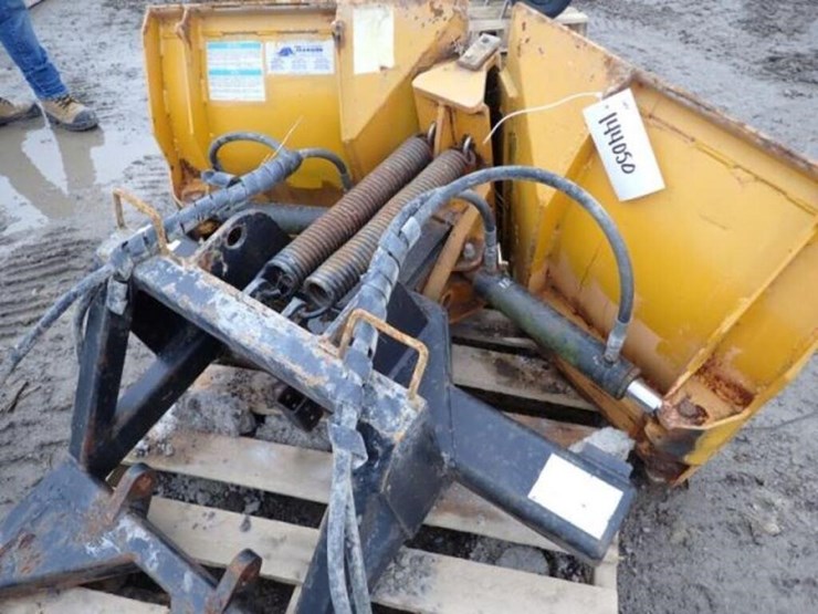 trackless-hydraulic-v-plow-image-9