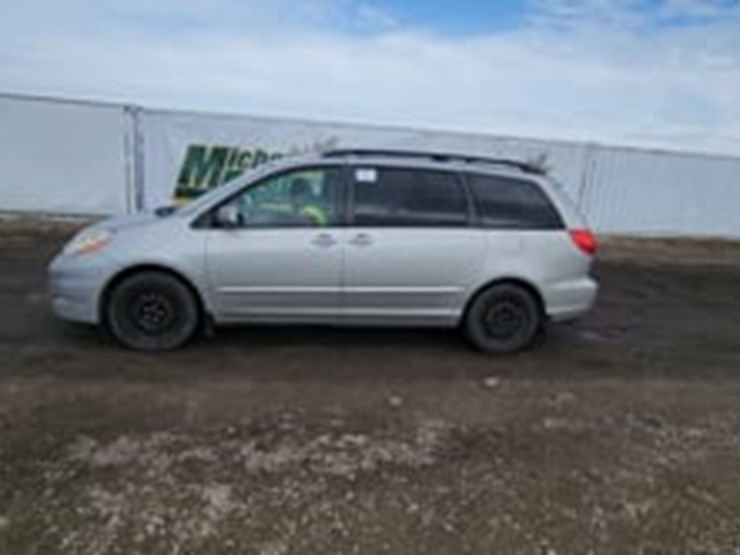 2007-toyota-sienna-le-image-5