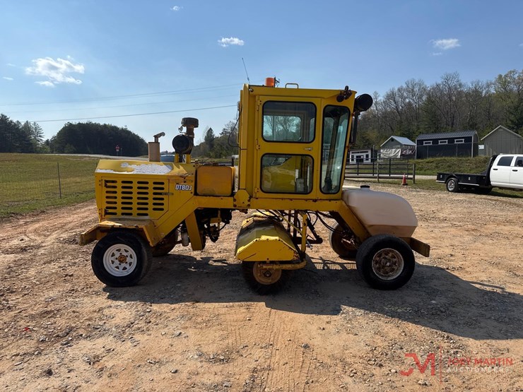 superior-broom-dt80-image-2