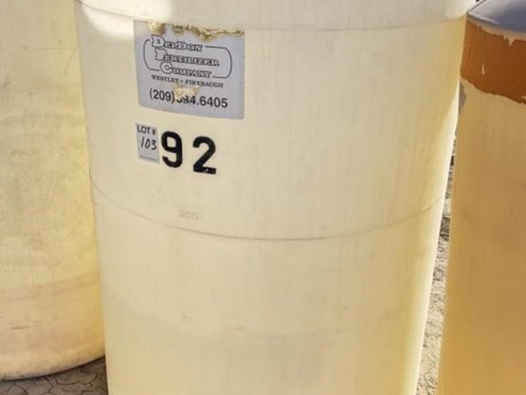 500g-upright-poly-tank-image-1