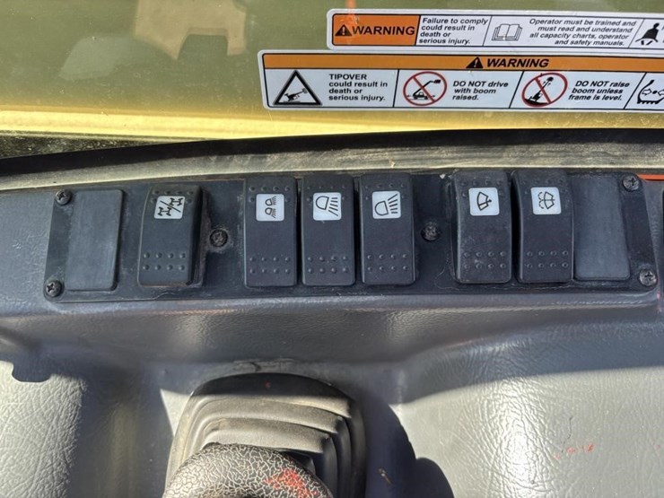 2017-jlg-g5-18a-image-30