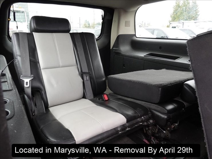 2007-chevrolet-suburban-image-3