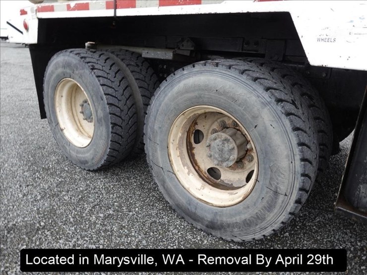 2011-peterbilt-348-image-46