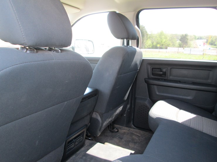 2011-dodge-3500-image-25