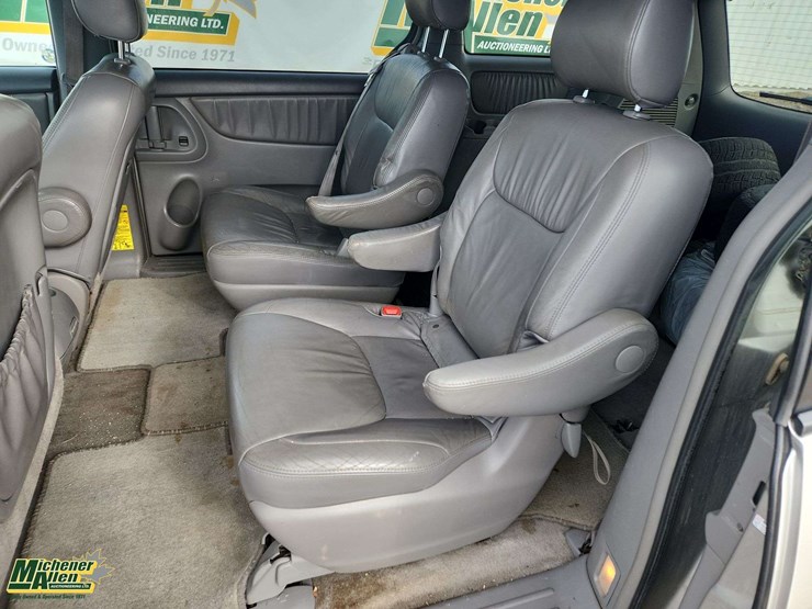 2007-toyota-sienna-le-image-15