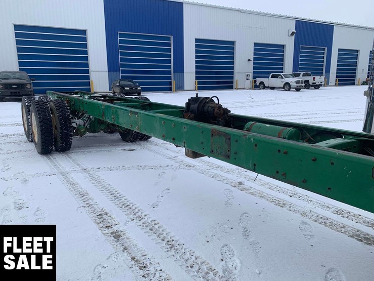 2003-freightliner-fl106-image-5