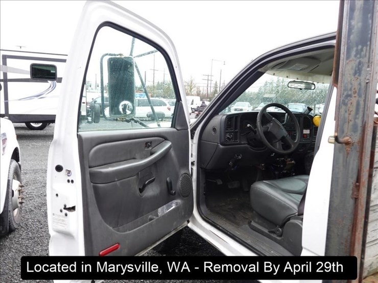 2004-chevrolet-3500-image-21